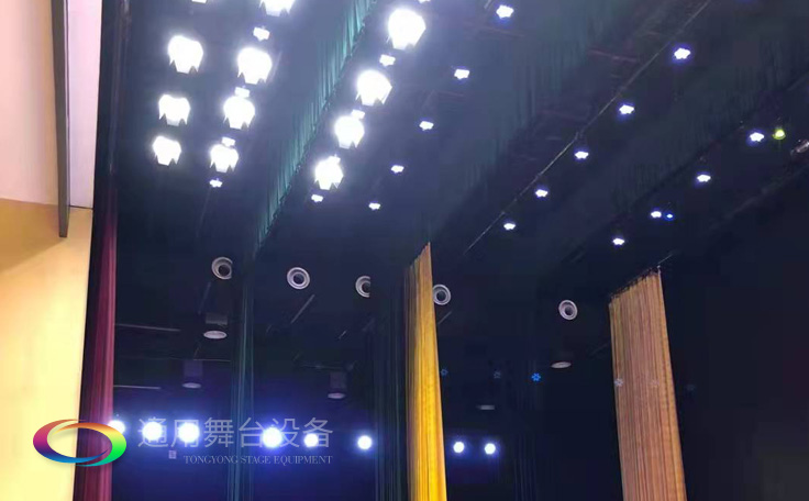 面光、耳光、側光、頂光等等舞臺燈光幾個常用光位介紹